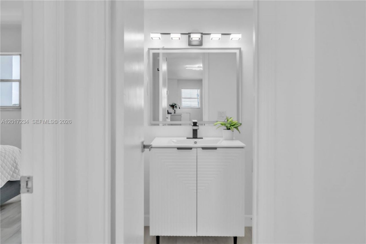 1720 Jefferson St , Unit 511, Hollywood, FL 33020 Photo