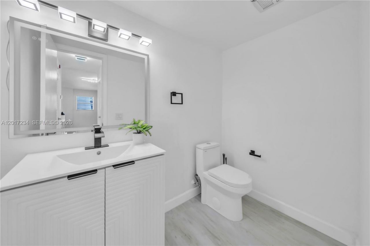 1720 Jefferson St , Unit 511, Hollywood, FL 33020 Photo