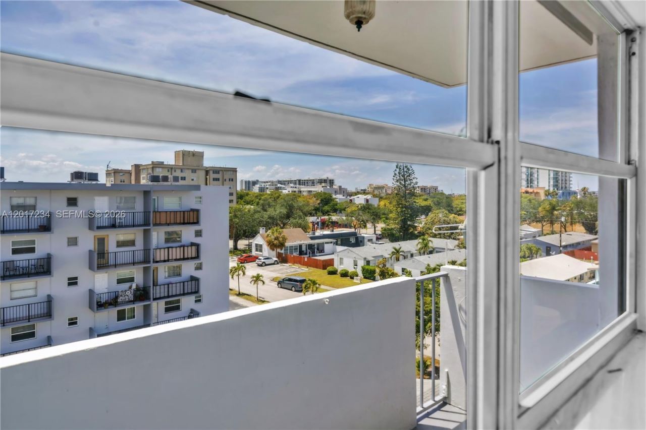 1720 Jefferson St , Unit 511, Hollywood, FL 33020 Photo