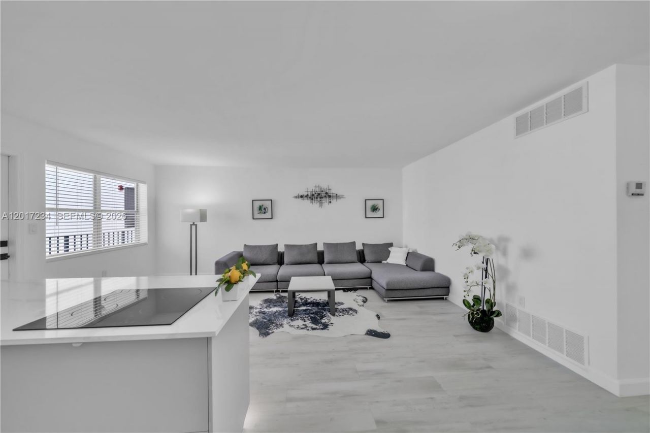 1720 Jefferson St , Unit 511, Hollywood, FL 33020 Photo