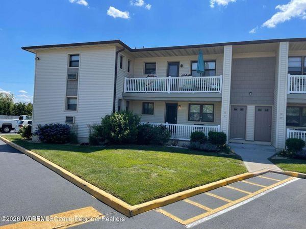 31 Wharfside Drive, Monmouth Beach, NJ 07750