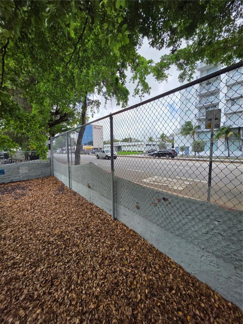 2660 SW 17th St , Miami, FL 33145 Photo