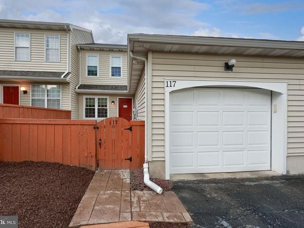 117 TREETOPS DRIVE, LANCASTER, PA 17601