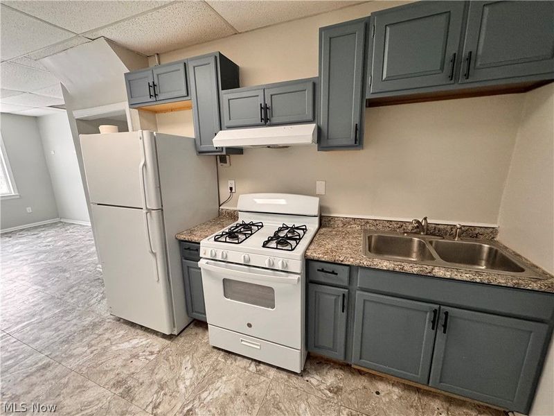 4106 Lee Road, Cleveland, OH 44128 Photo 2