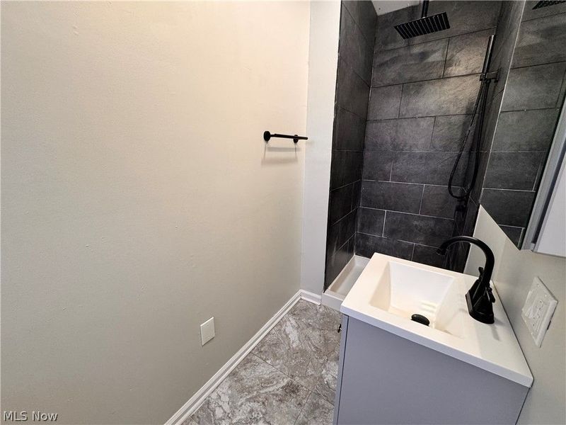 4106 Lee Road, Cleveland, OH 44128 Photo 6