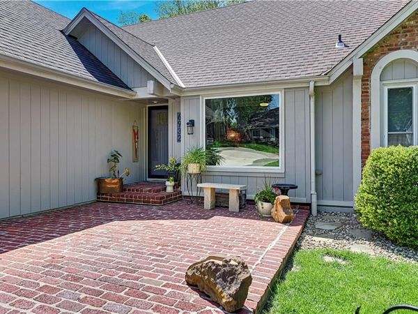 6932 Cottonwood Drive, Shawnee, KS 66216