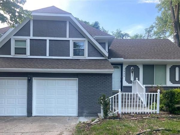1828 E Mohawk Drive, Olathe, KS 66062