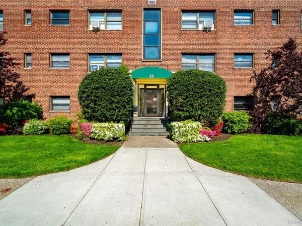25 Shady Glen Court, Unit 2C, New Rochelle, NY 10805