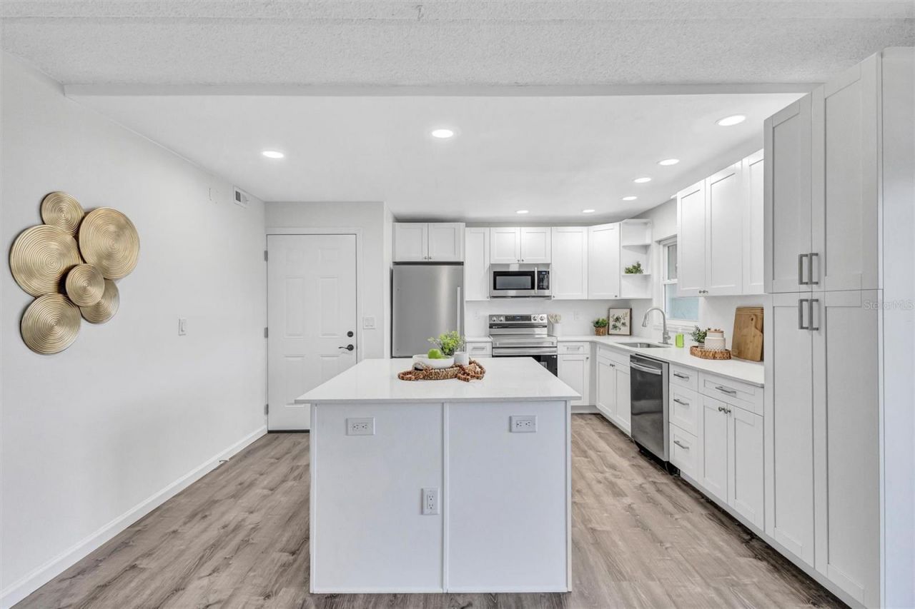 8817 Bay Pointe Drive, Unit 107, Tampa, FL 33615 Photo