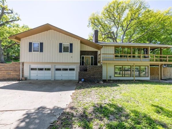 3710 Lakeside Drive, St Joseph, MO 64503