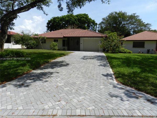 305 NW 42nd St, Boca Raton, FL 33431