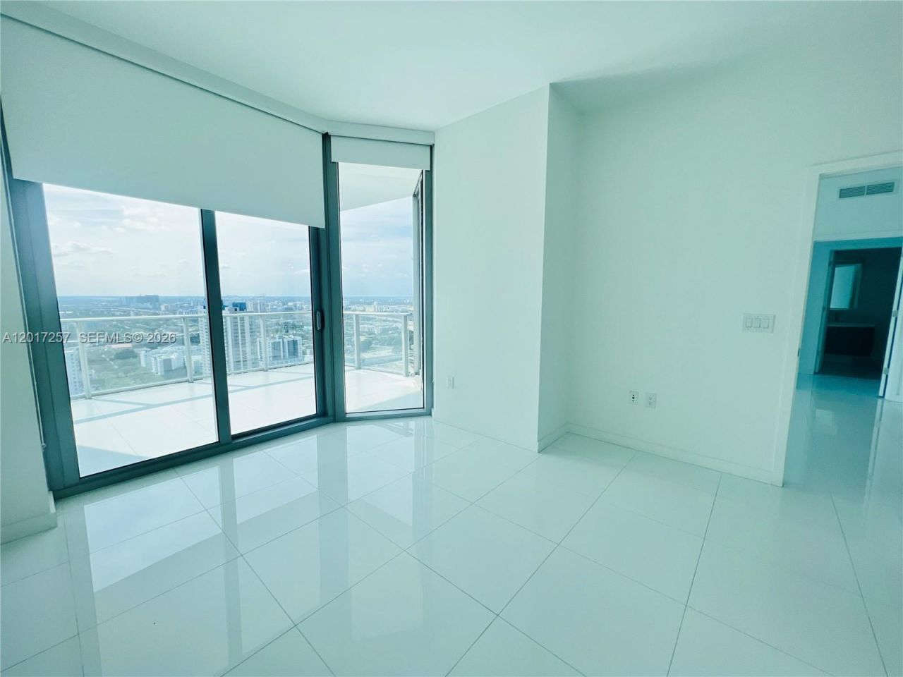 851 NE 1st Av , Unit 2808, Miami, FL 33132 Photo