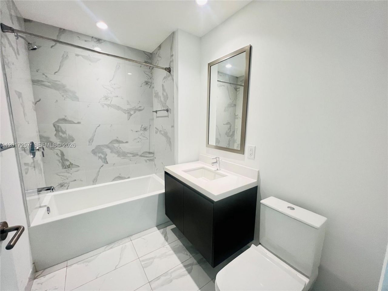 851 NE 1st Av , Unit 2808, Miami, FL 33132 Photo