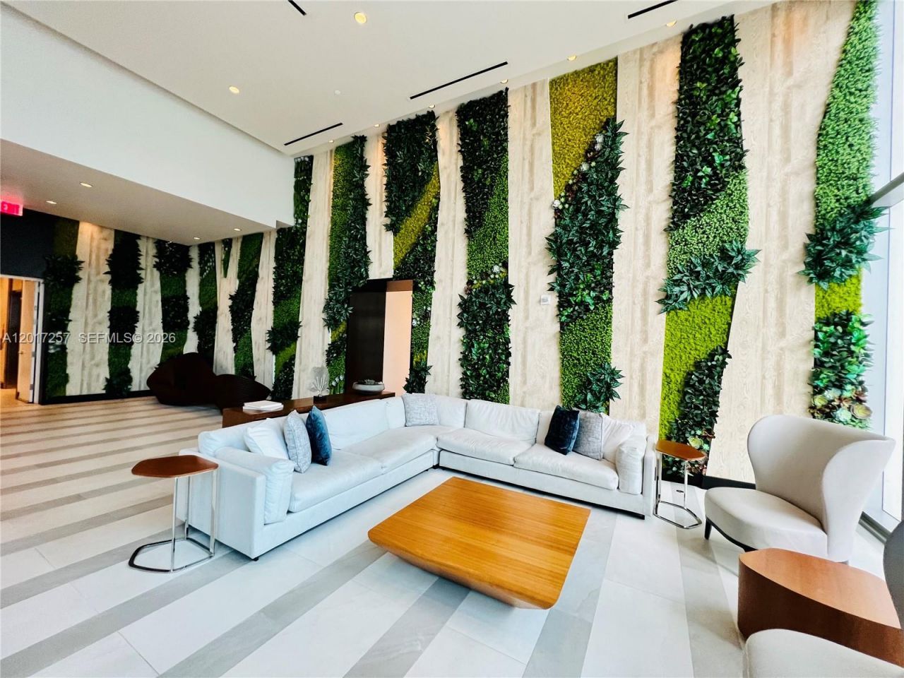 851 NE 1st Av , Unit 2808, Miami, FL 33132 Photo
