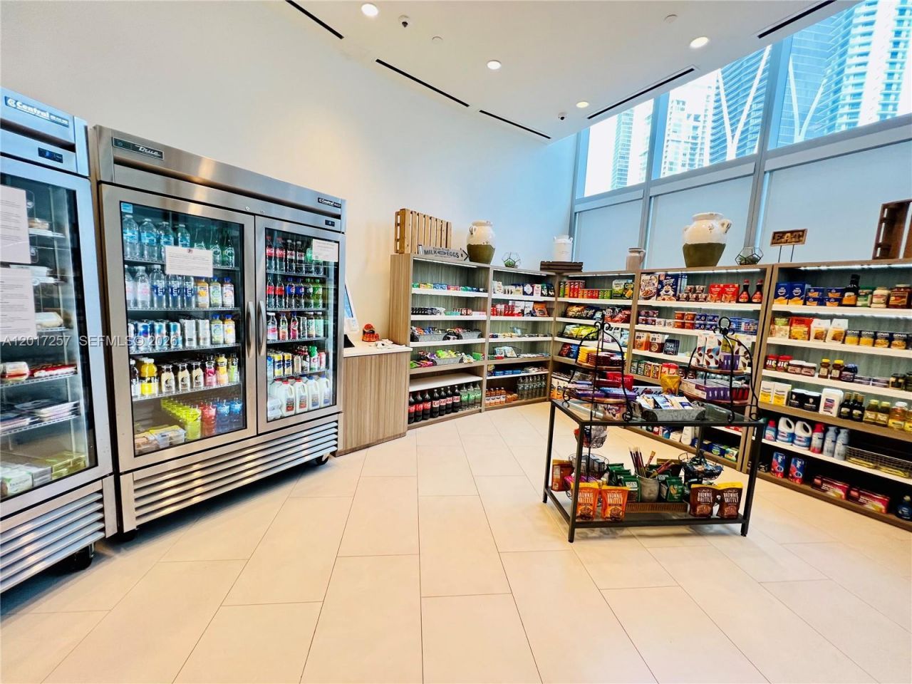 851 NE 1st Av , Unit 2808, Miami, FL 33132 Photo