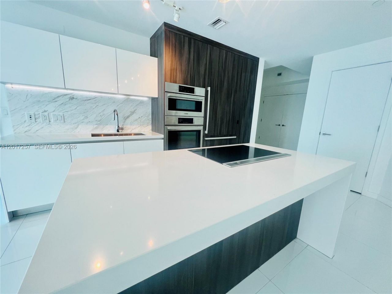 851 NE 1st Av , Unit 2808, Miami, FL 33132 Photo