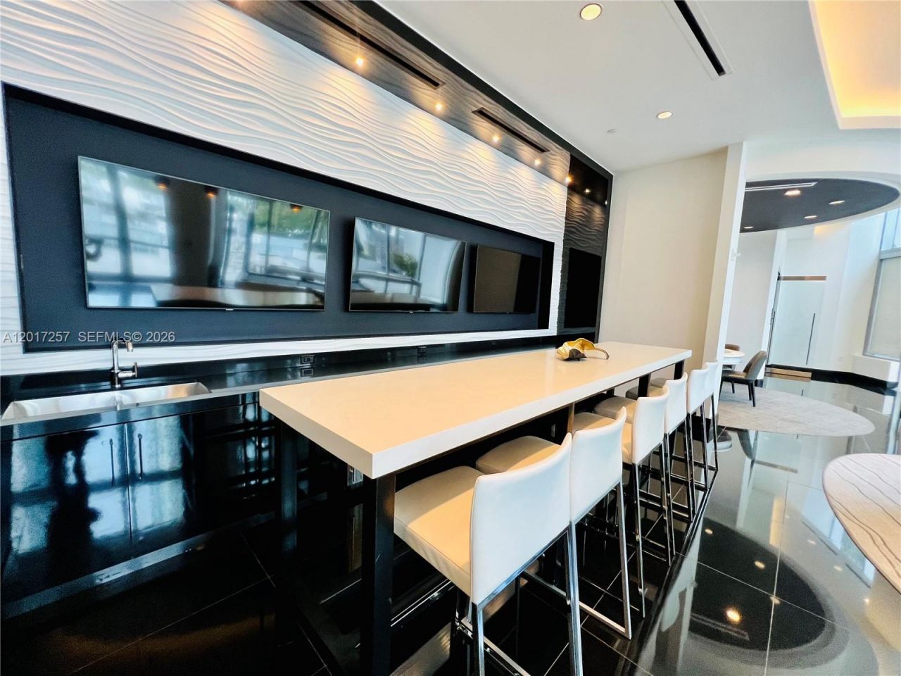 851 NE 1st Av , Unit 2808, Miami, FL 33132 Photo