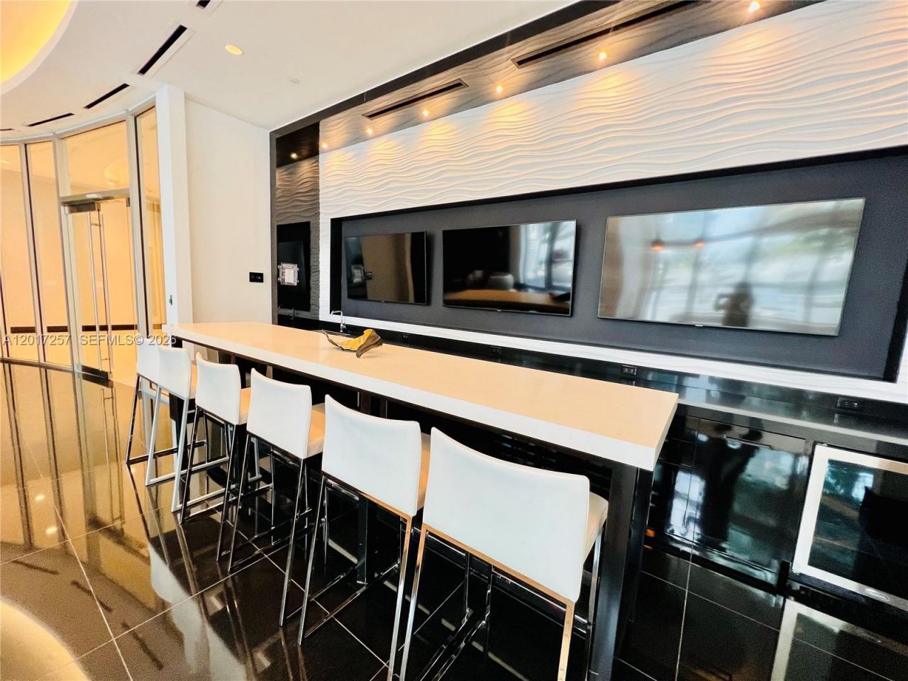 851 NE 1st Av , Unit 2808, Miami, FL 33132 Photo