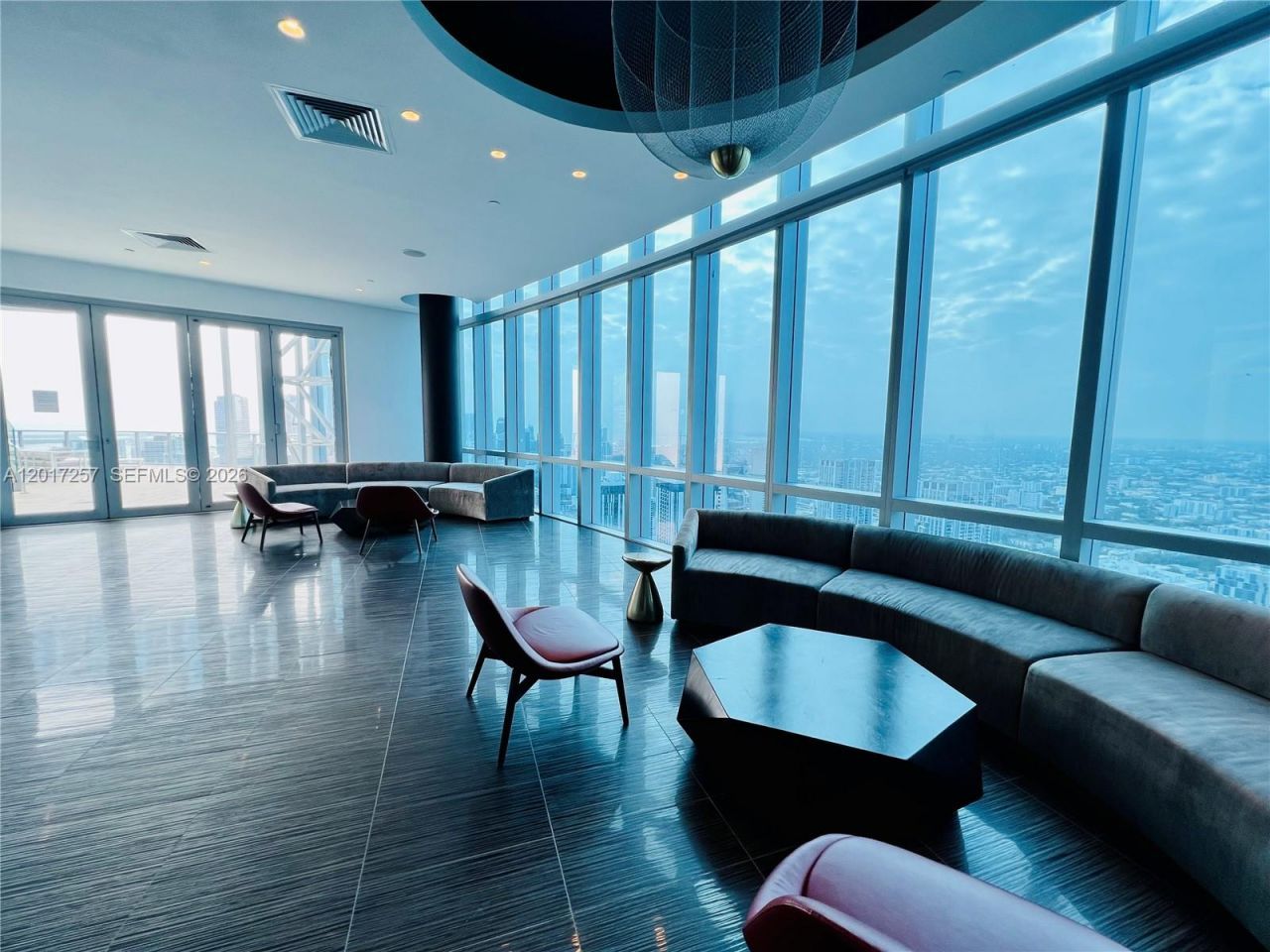 851 NE 1st Av , Unit 2808, Miami, FL 33132 Photo
