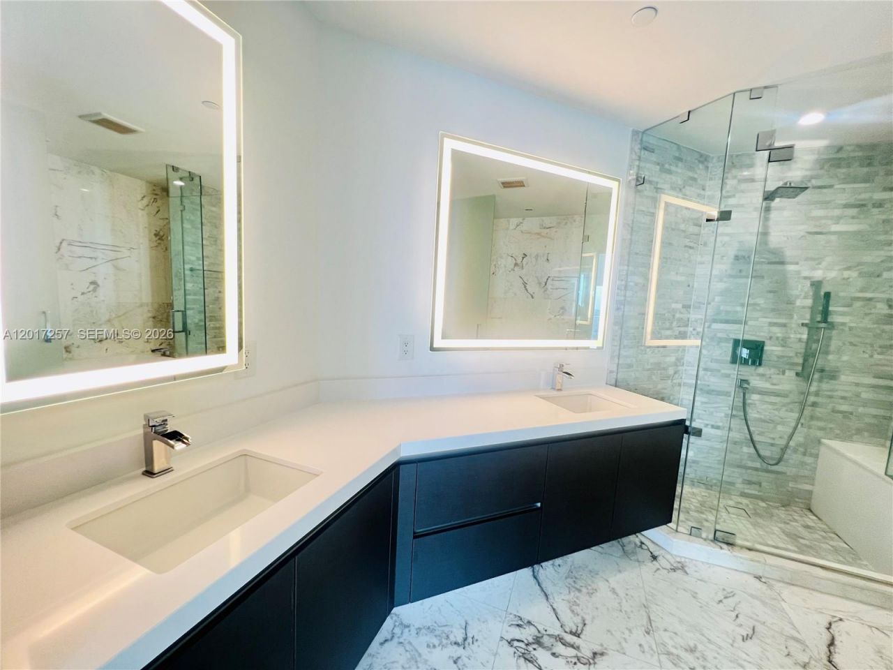 851 NE 1st Av , Unit 2808, Miami, FL 33132 Photo