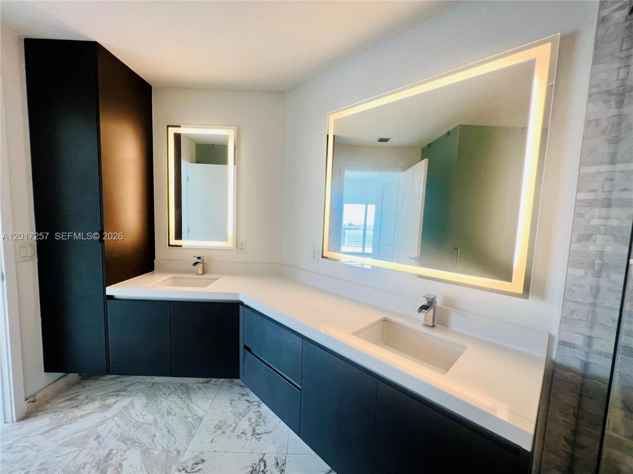 851 NE 1st Av , Unit 2808, Miami, FL 33132 Photo
