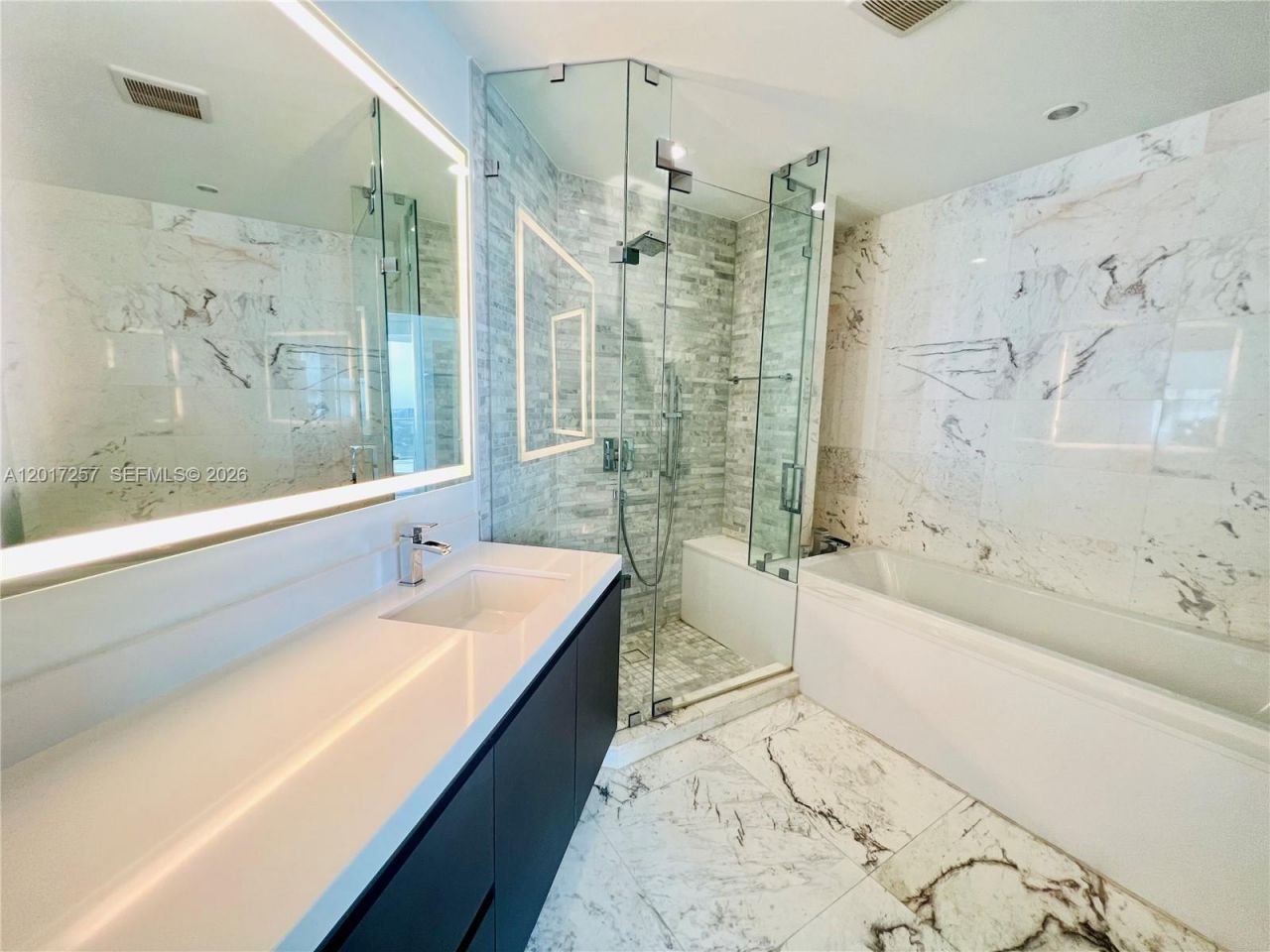 851 NE 1st Av , Unit 2808, Miami, FL 33132 Photo