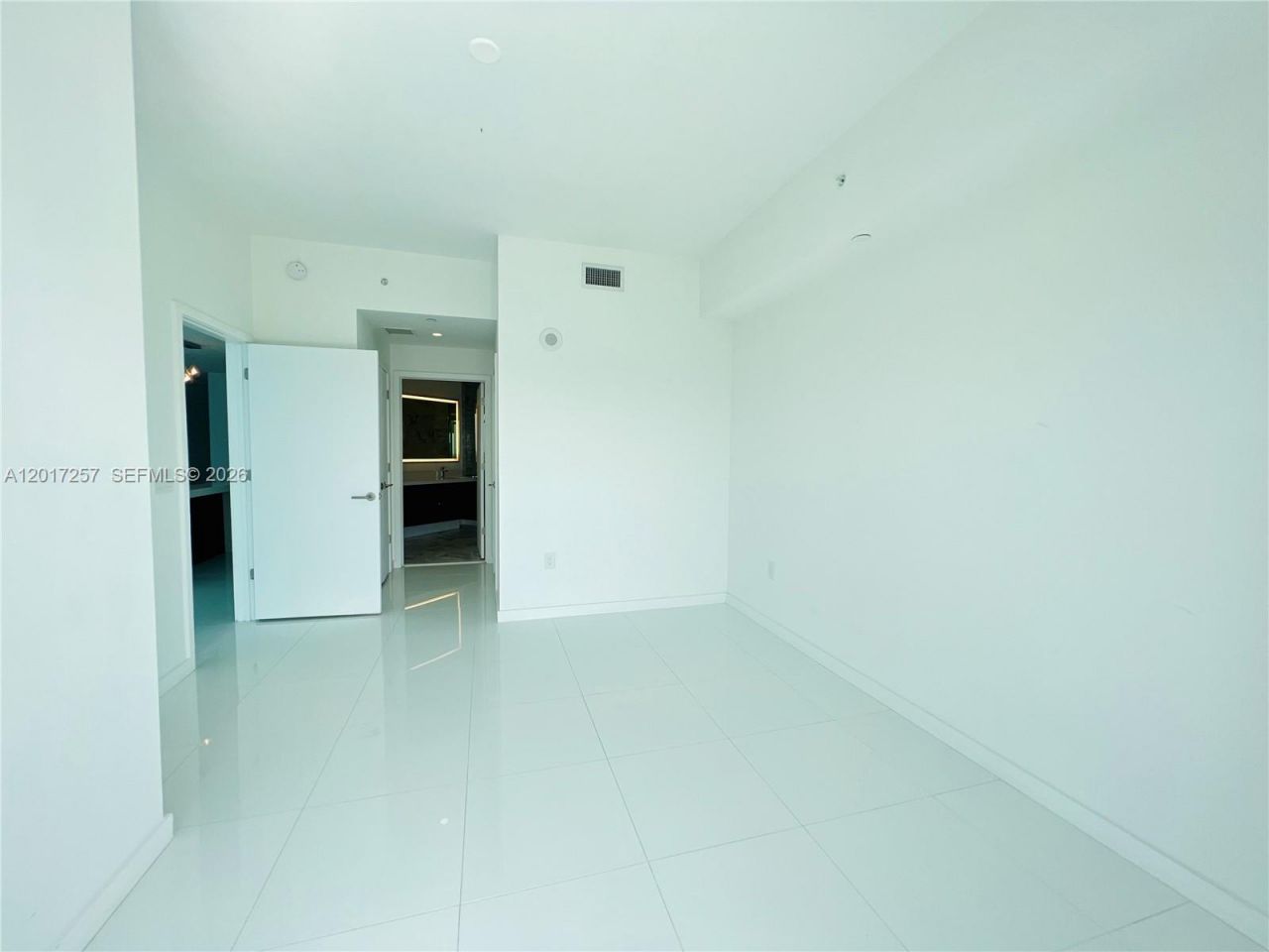 851 NE 1st Av , Unit 2808, Miami, FL 33132 Photo