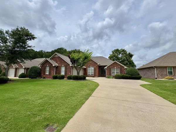 327 Sherborne Ct, Florence, AL 35633