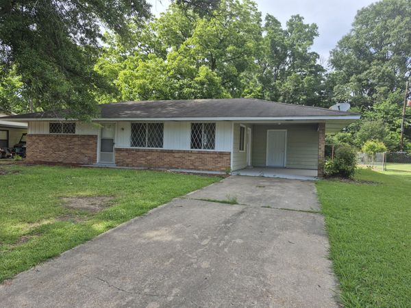 72 Cherry, West Point, MS 39773