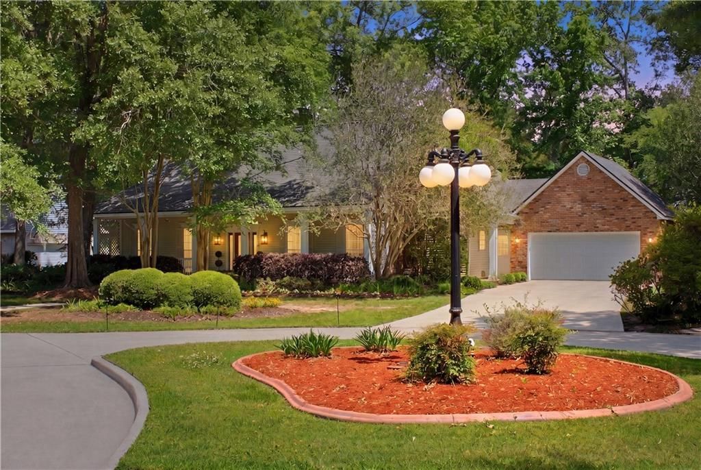 126 MADEWOOD Drive Mandeville, LA 