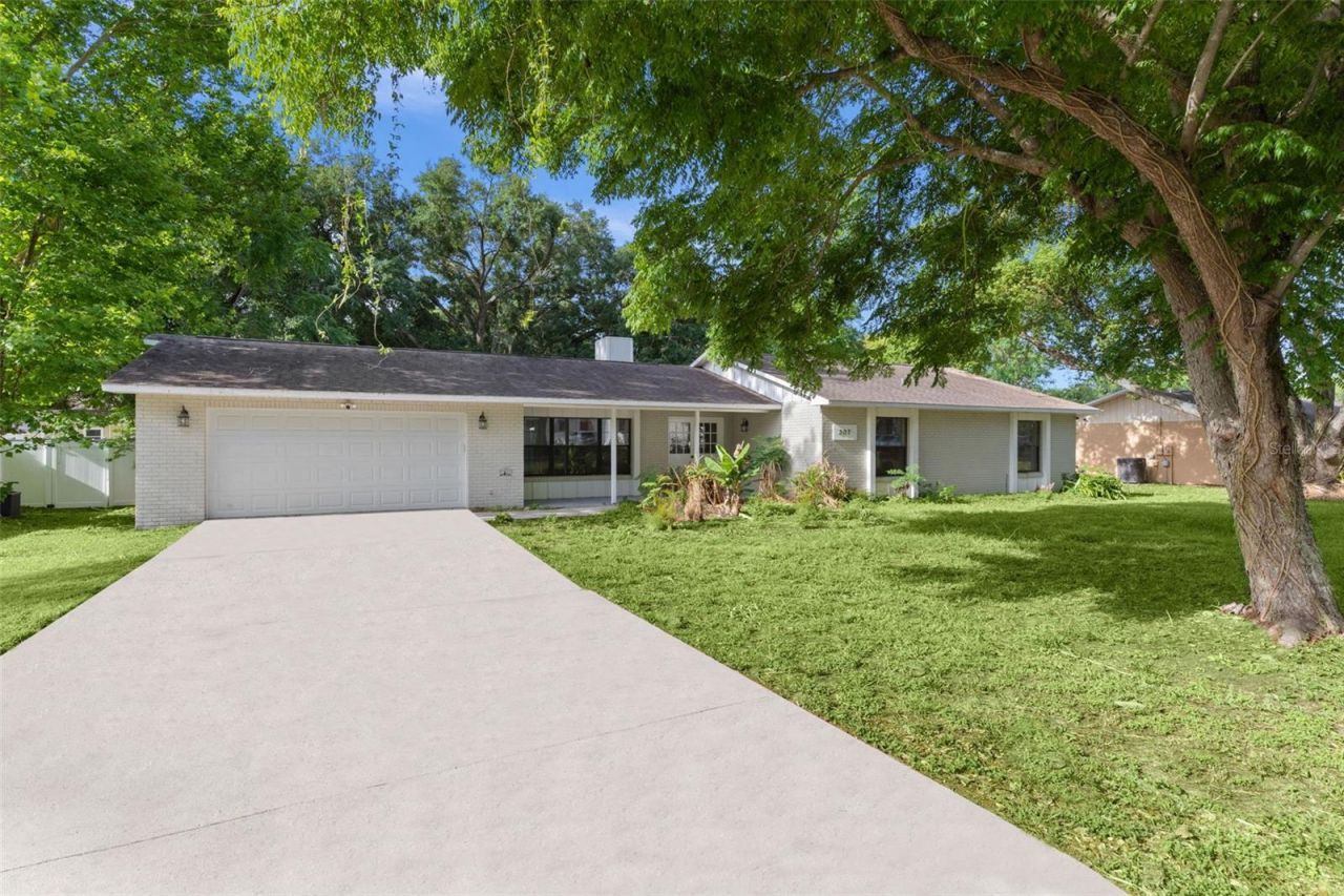 307 W Berckman Street, Fruitland Park, FL 34731 Photo