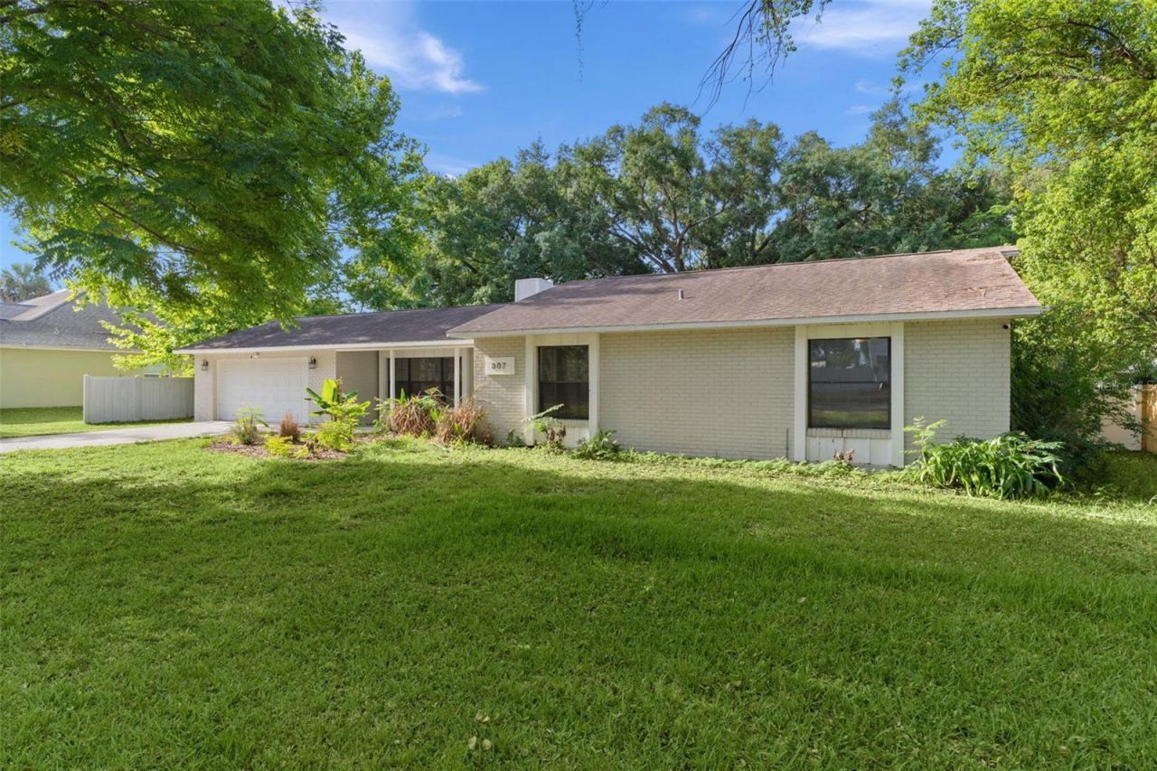307 W Berckman Street, Fruitland Park, FL 34731 Photo
