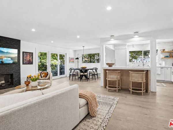 446 San Vicente Boulevard, Unit 202, Santa Monica, CA 90402