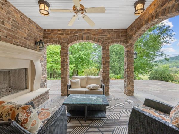 110 HIGH CREST LN, Nellysford, VA 22958