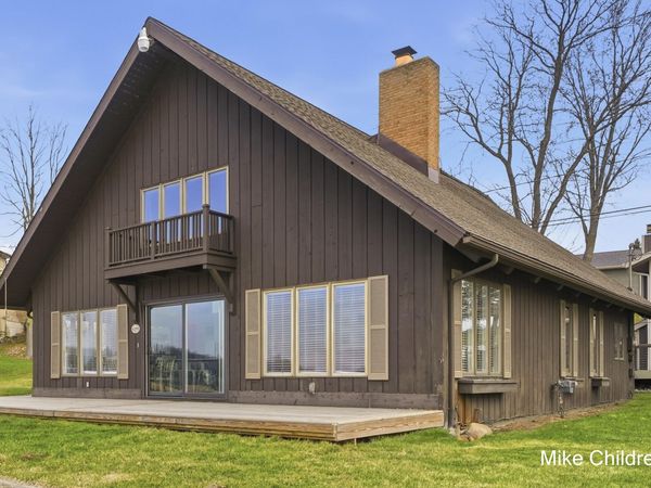 6390 Lakeshore Drive, Saranac, MI 48881
