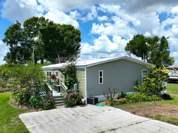 1102 Casey Lane, Okeechobee, FL 34974