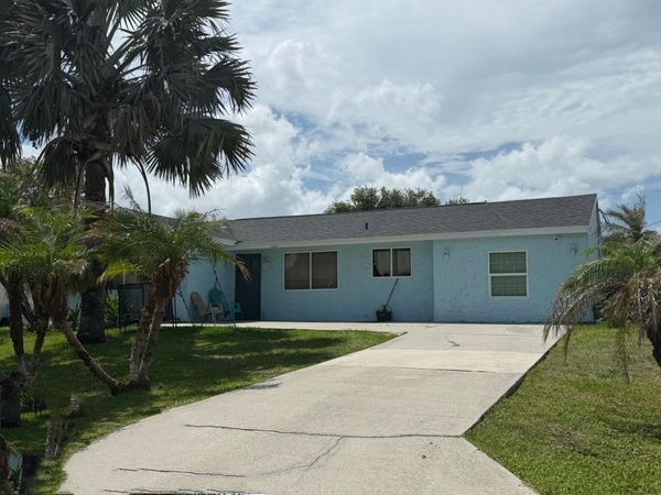 190 NW Abalone Rd Road NW, Palm Bay, FL 32907