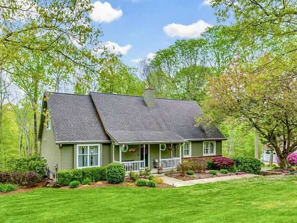 9 Brooks, Essex, CT 06442