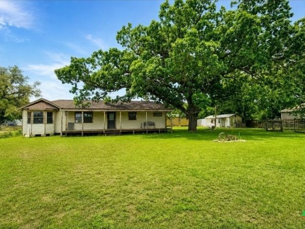 206 Josephine Street , Cuero, TX 77954