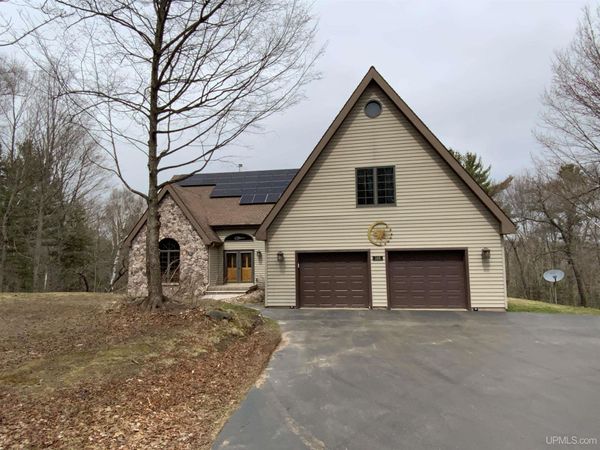 148 Chippewa Drive, Negaunee, MI 49866