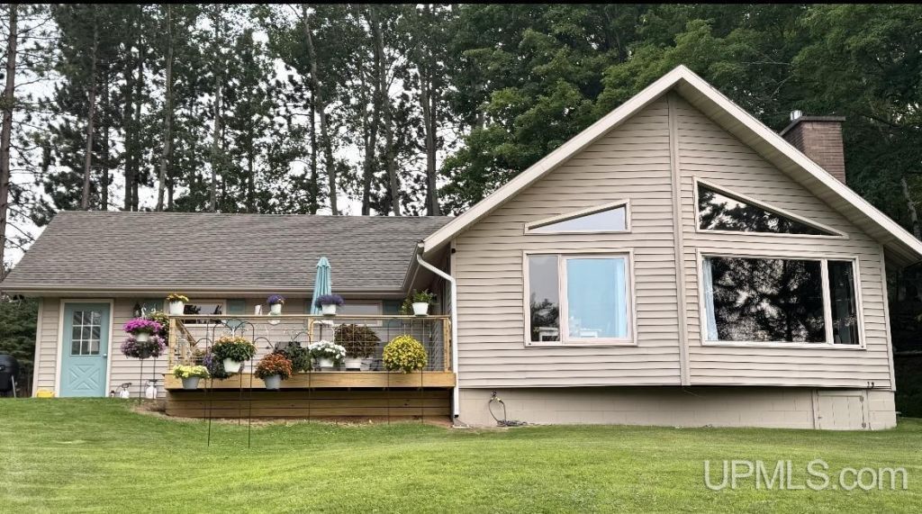 3910 N Grandview Drive, Breitung Twp, MI 49801 Main Photo