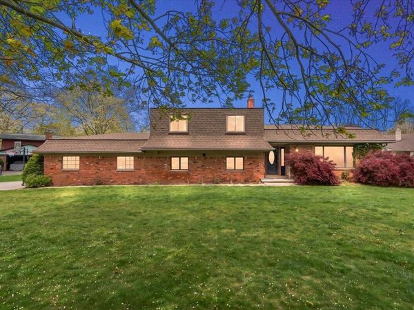 6079 Venice Drive, Commerce Twp, MI 48382