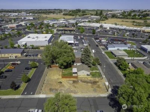 402 E Walnut Avenue, Moses Lake, WA 98837