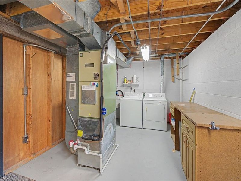 5556 Hilltop Oval, Parma, OH 44134 Photo 16