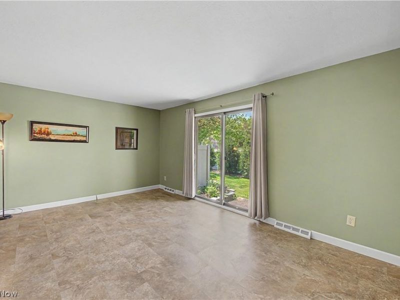 5556 Hilltop Oval, Parma, OH 44134 Photo 5
