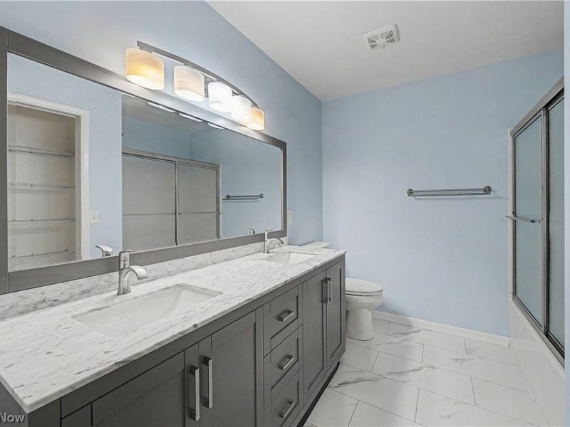 5556 Hilltop Oval, Parma, OH 44134 Photo 9