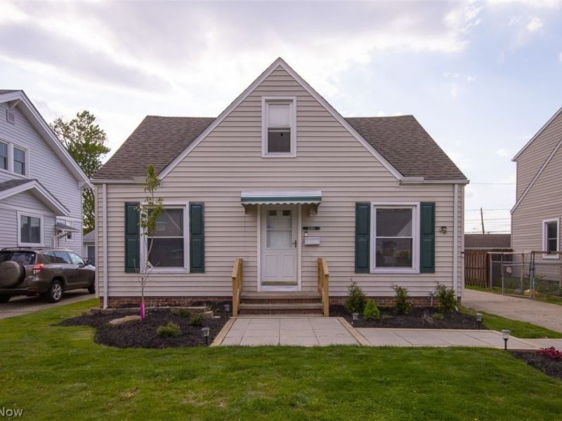 4360 Newberry Drive, Brooklyn, OH 44144 Photo 2