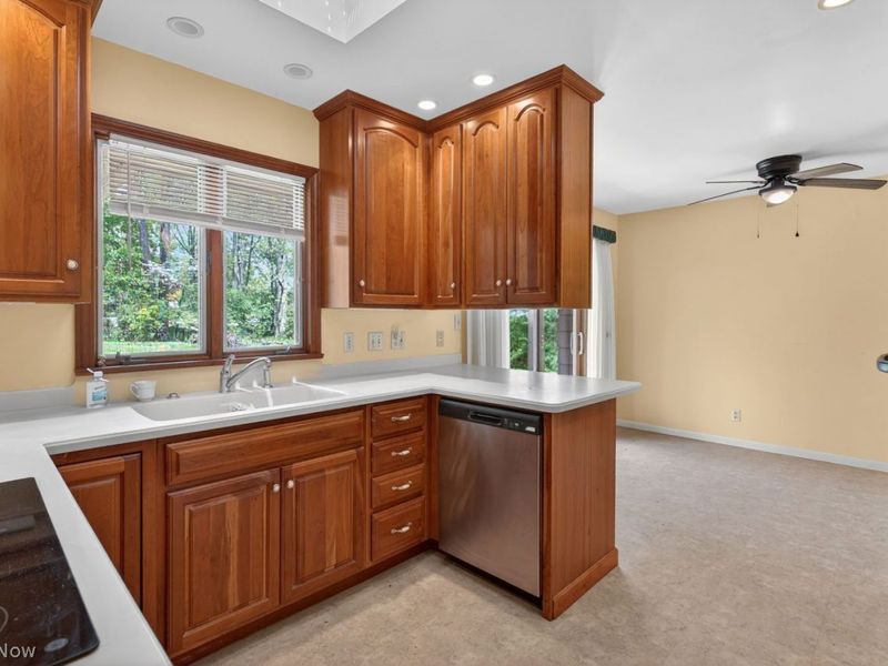 811 Havenwood Drive, New Franklin, OH 44319 Photo 12