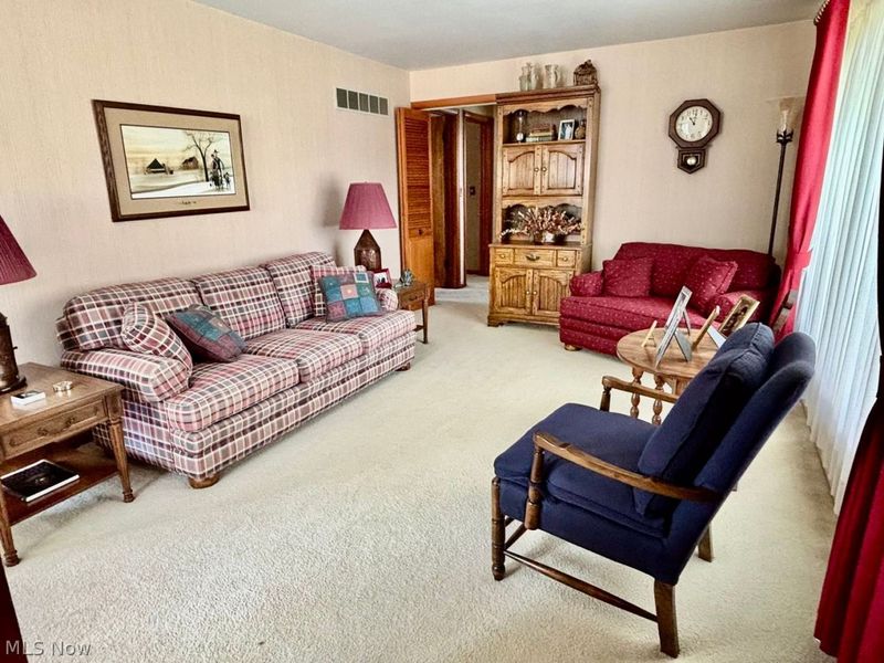 548 Wilson Street , Struthers, OH 44471 Photo 3