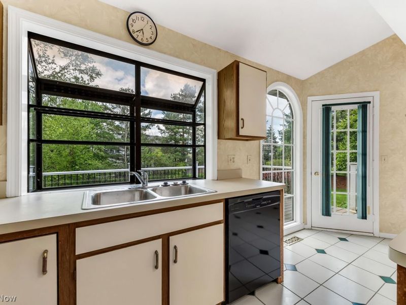 17944 Framingham Oval, Strongsville, OH 44136 Photo 16